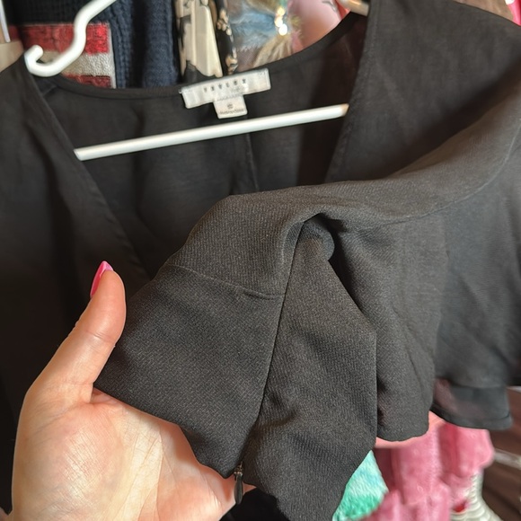 Black low cut twist crop top - Picture 4 of 9